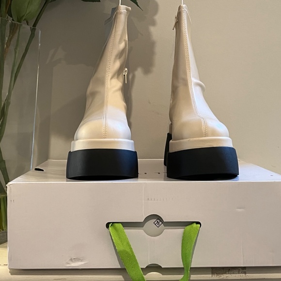 CALL IT SPRING Mars Stretch Platform Bootie - Picture 3 of 6